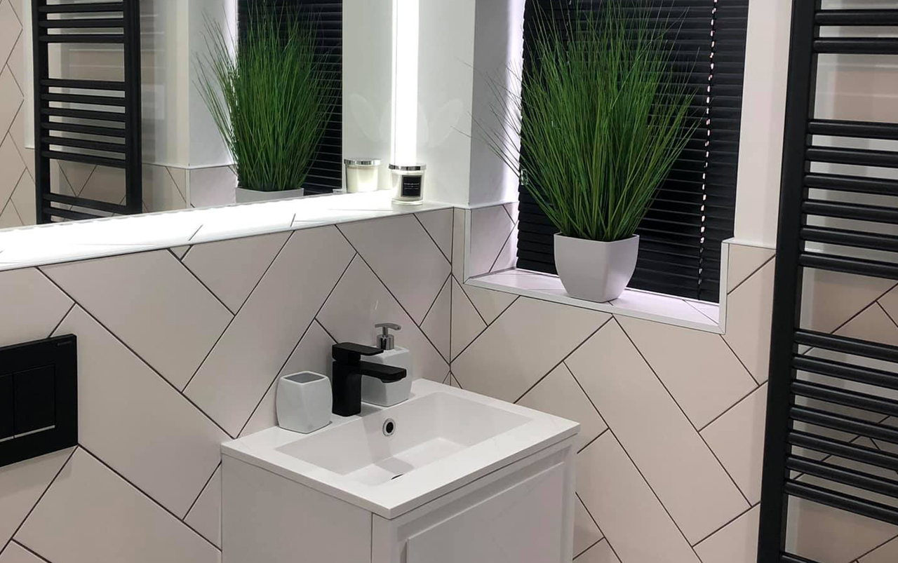Black and white bathroom design